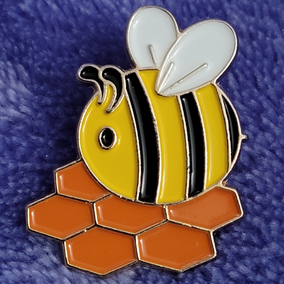 Bee On Honeycomb Enamel Pin - Picture 10 of 10